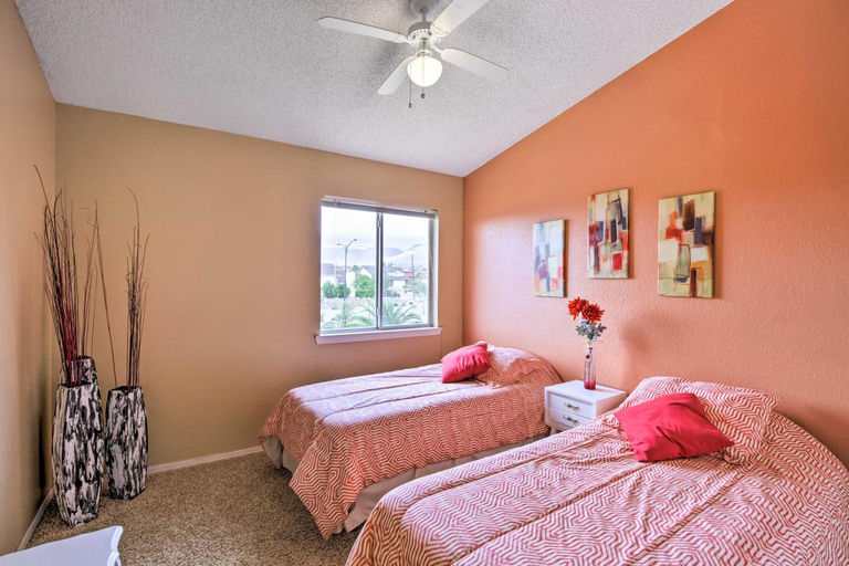 Others 3, El Paso Retreat w/ Pool: 11 Mi to Downtown!, El Paso