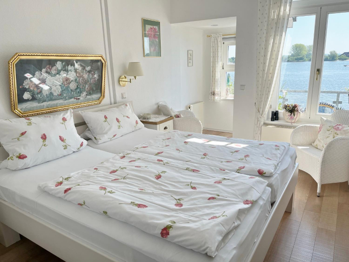 Bedroom 3, Hotel Ambiente, Wesermarsch