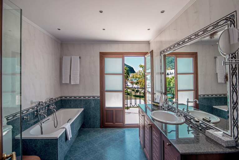 Bathroom 5, Mitsis Galini Wellness Spa & Resort, Central Greece