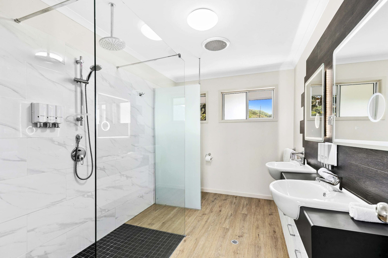 Bathroom 5, K'gari Beach Resort, Maryborough