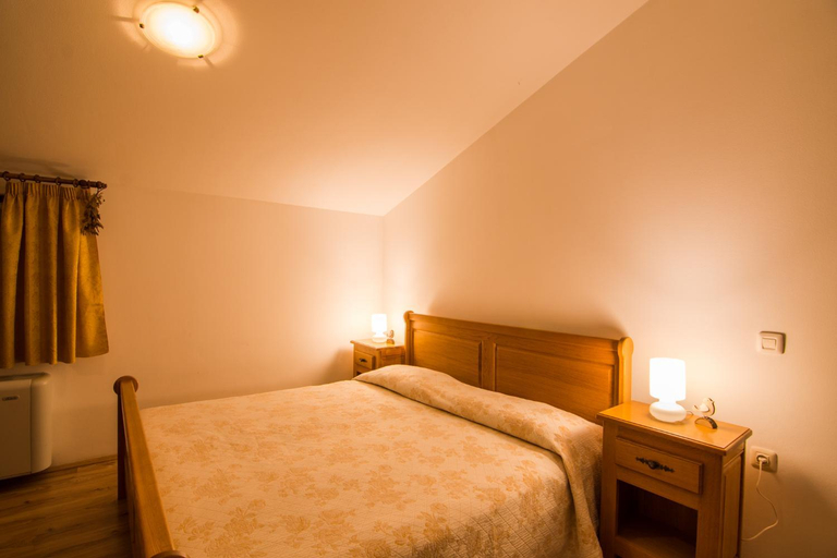 Bedroom 2, Villa Calussovo, Labin