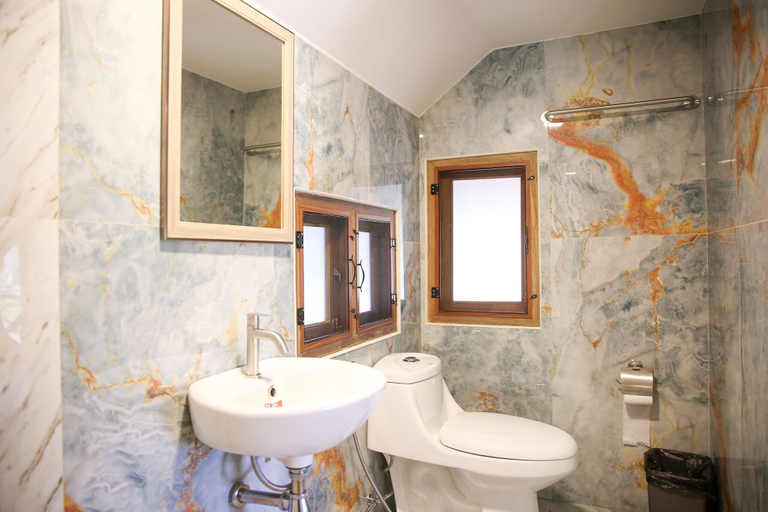 Bathroom 3, HangTueng Farmstay Chiang Mai, Saraphi