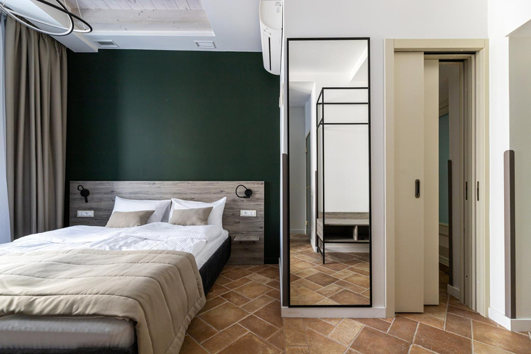 Bedroom 2, Oysters & Bubbles Gastro Hotel. Rynok square, L'vivs'ka
