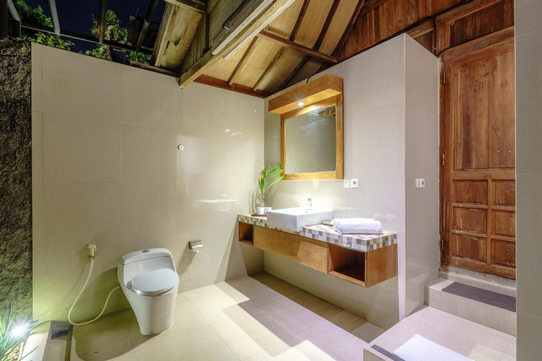 Bathroom 23
