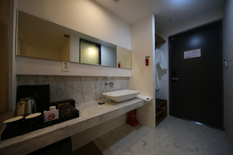 Bathroom 4, Noblestay Hotel, Buk