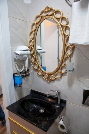 Bathroom 2, Blue Zerzevan Konak, Fatih