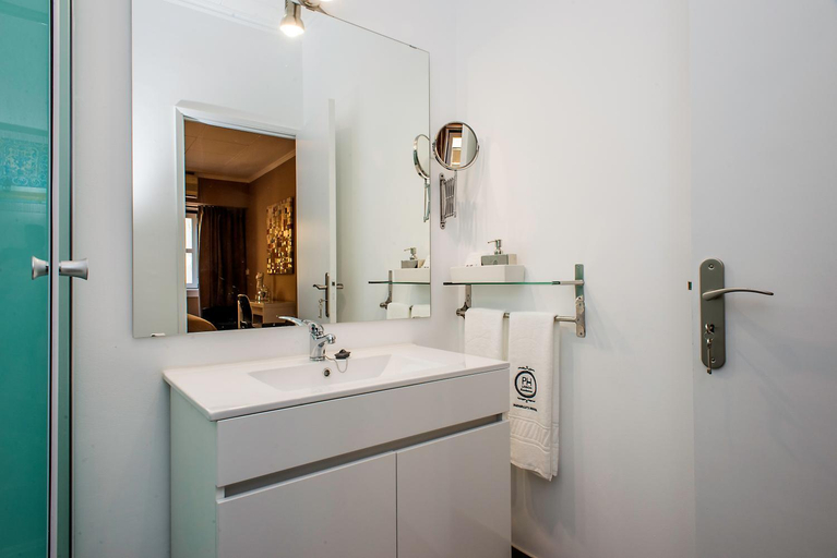 Bathroom 2, PH Downtown Suites, Lisbon