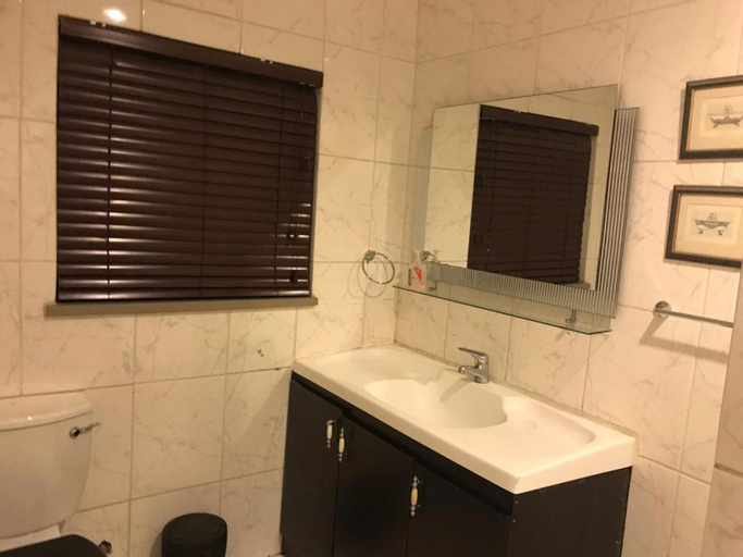 Bathroom 3, Afropolitan Guest Lodge, City of Johannesburg