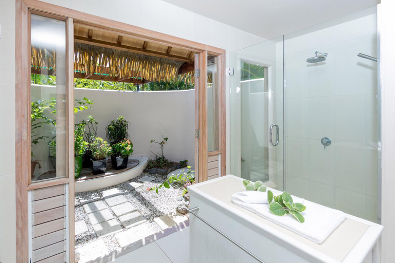 Bathroom 4, Little Polynesian Resort, Rorotonga