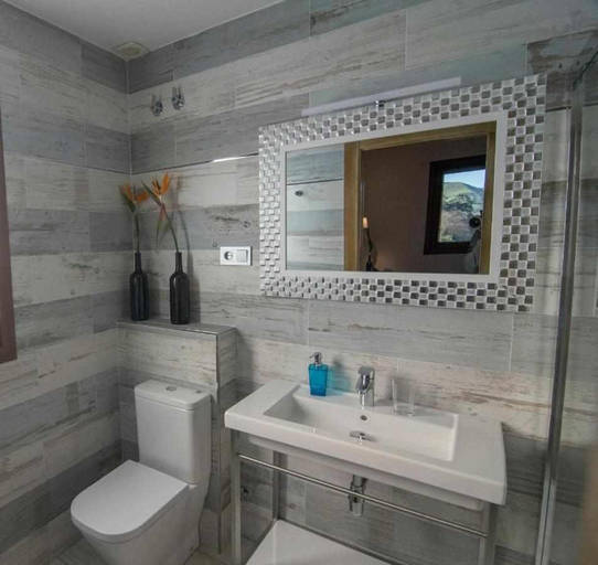 Bathroom 2, Casa Rural Mugarri, Vizcaya