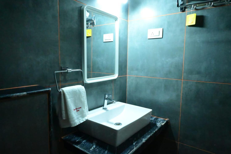 Bathroom 4, Sunshine International Boarding & Lodging, Hassan