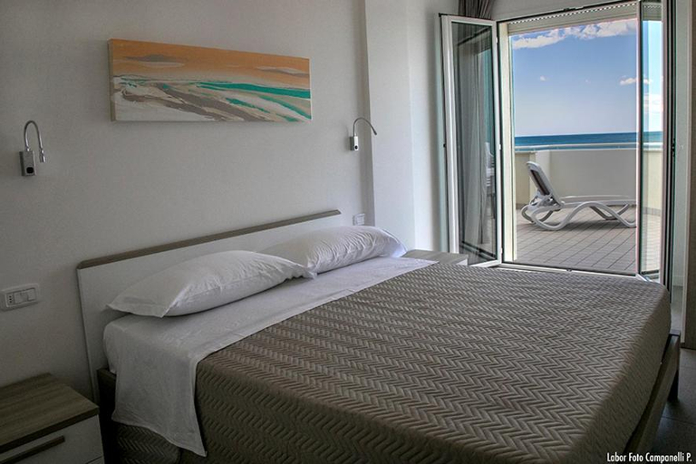 Others 4, Residence Acquasuite, Teramo