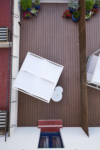 Others 5, Hotel Trias, Girona