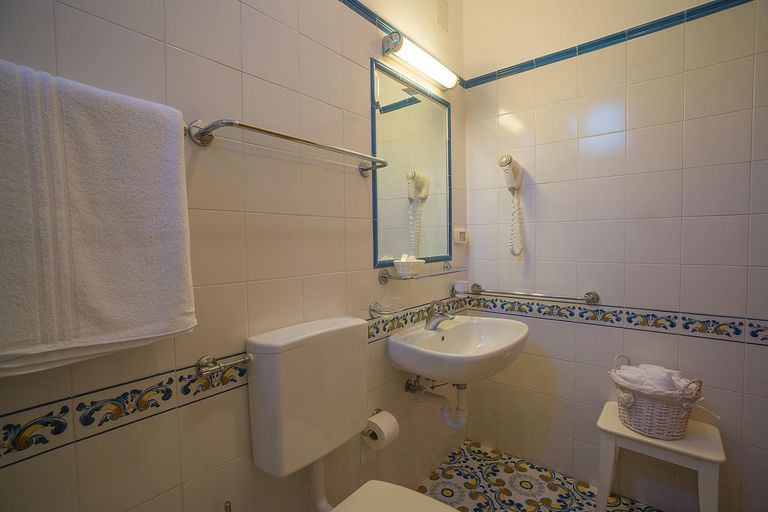 Bathroom 4, Hotel Villa Maria, Napoli