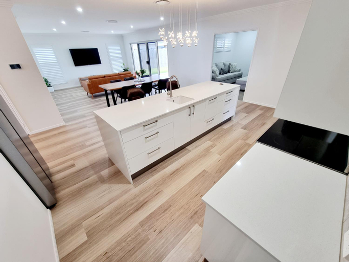 Large and Private Executive Home - Secure parking for boats, Hervey Bay - Pt A
