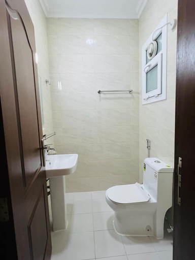 Bathroom 3, Chelsea Garden Apartment, Doha