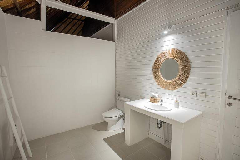 Bathroom 14