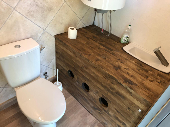 Bathroom, Voose Paikesekodu seminari- ja puhkekeskus, Kõue