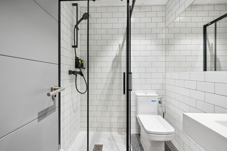 Bathroom 3, Limehome Madrid Calle de Santa Ana, Madrid