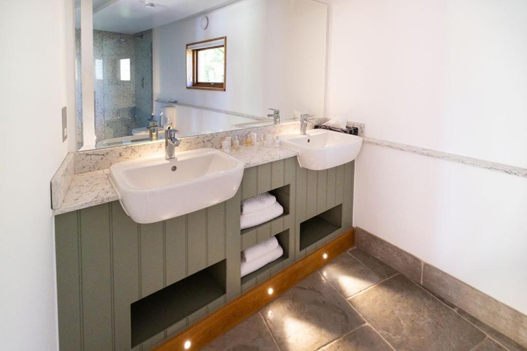 Bathroom 5, Watership Down Inn, Hampshire