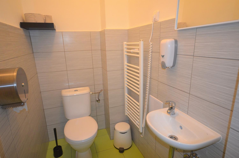 Bathroom 3, Travel&Joy backpackers, Praha 1