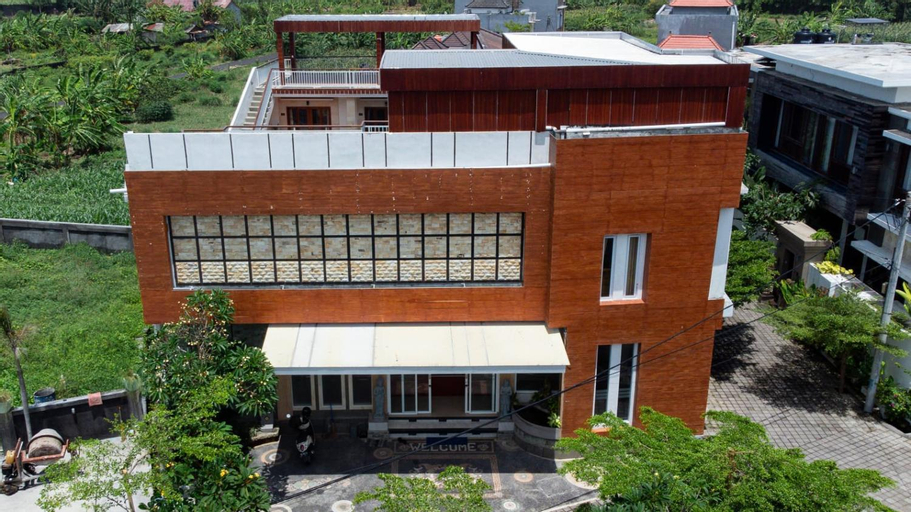 Exterior 10