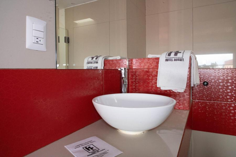 Bathroom 4, Hotel Rossel Plaza, Mexico City