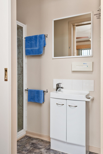 Bathroom 5, AMOS HOUSE MOTEL, Glamorgan-Spring Bay