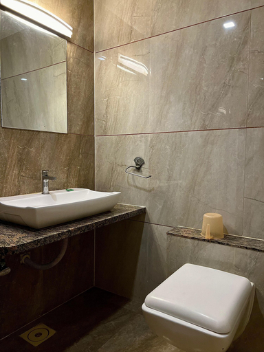 Bathroom 5, Hotel Restinn, Surat