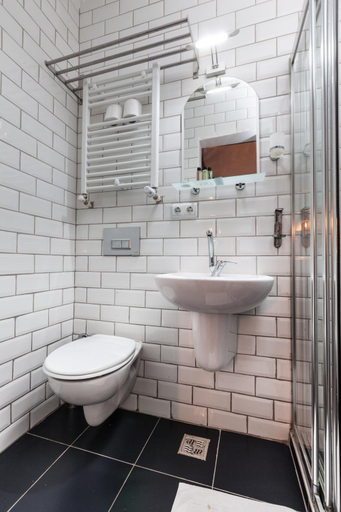 Bathroom 4, Historic Galata, Beyoğlu