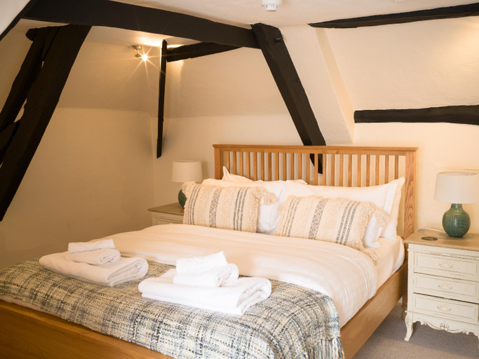 Others 5, The Old Thatch Inn, Devon