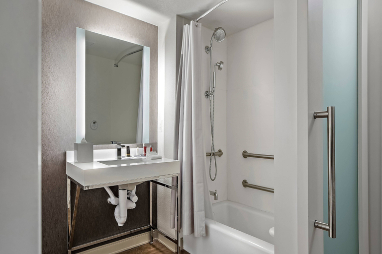 Bathroom 5, Marriott Orlando Downtown, Orange