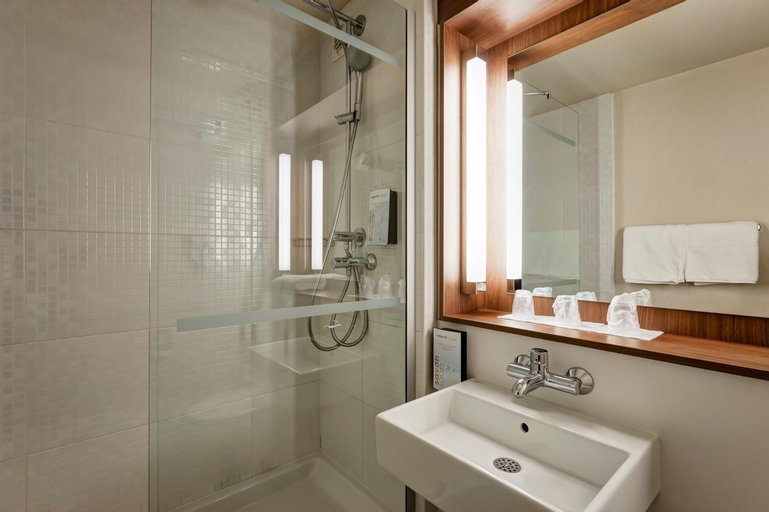 Bathroom 17