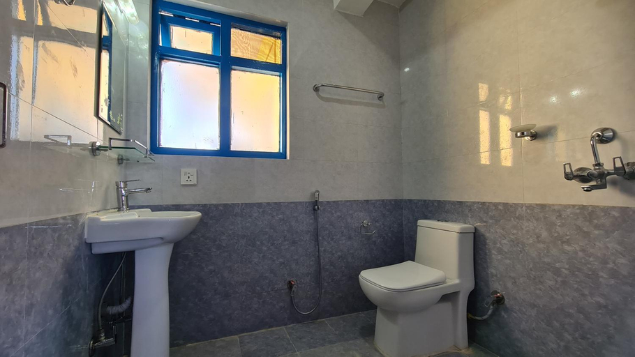 Bathroom 4, Temple Town Inn, Bagmati