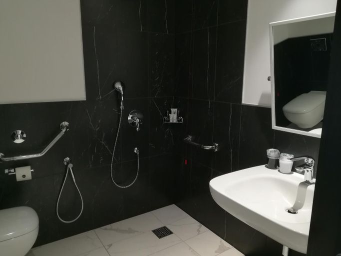 Bathroom 4, J Hotel, Torino