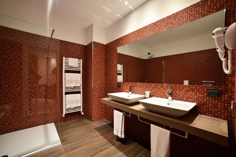 Bathroom 11