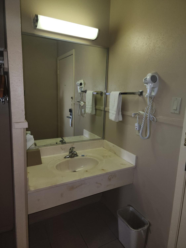Bathroom 3, Colonial Inn Monahans, Ward