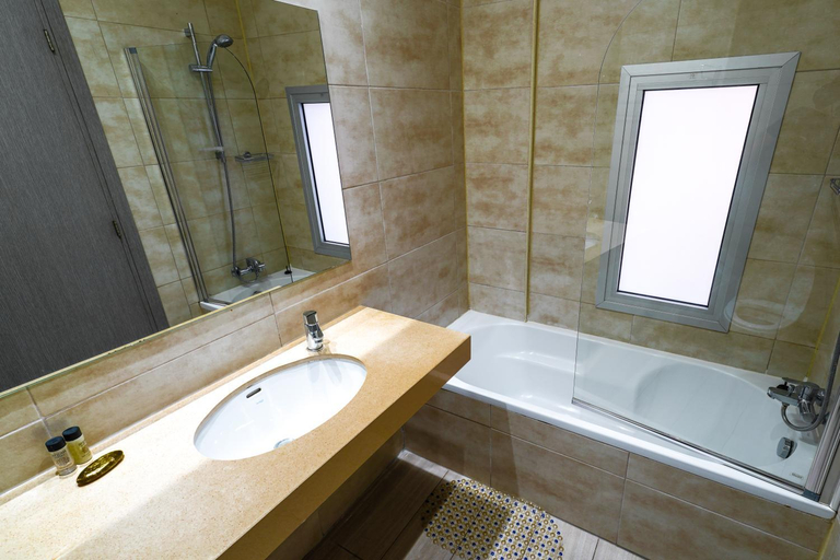 Bathroom 5, Captain Pier Hotel