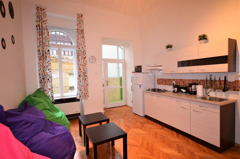 Others 5, Travel&Joy backpackers, Praha 1