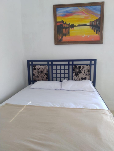 Bedroom 5, Gadjah Mada Hall Cafe & Penginapan Hostel, Mojokerto