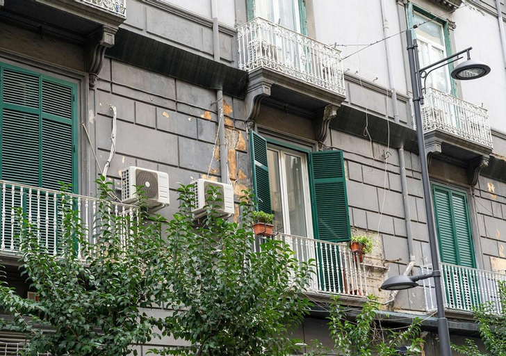 Exterior 9