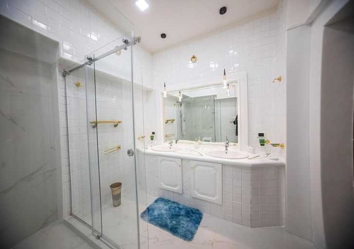 Bathroom 7