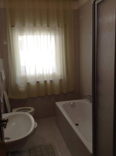 Bathroom 2, Verda Val, Trento