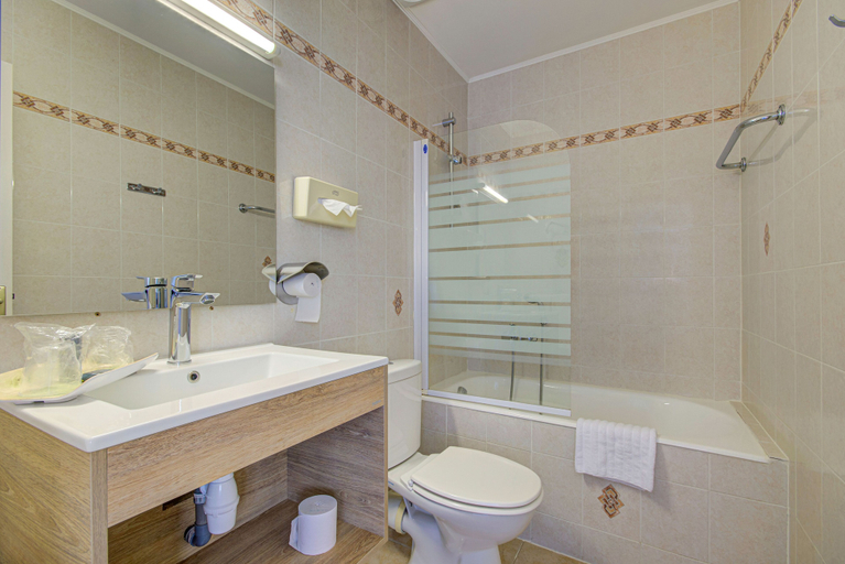 Bathroom 5, Hotel Restaurant La Corniche, Haute-Corse