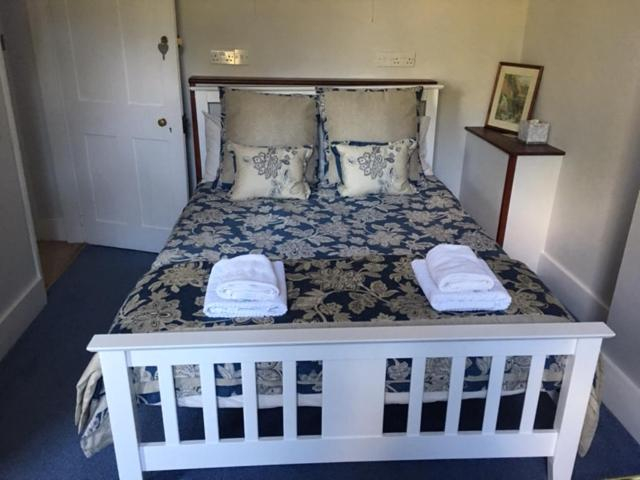 Bedroom 2, The Old Alma Inn Ltd, Kent