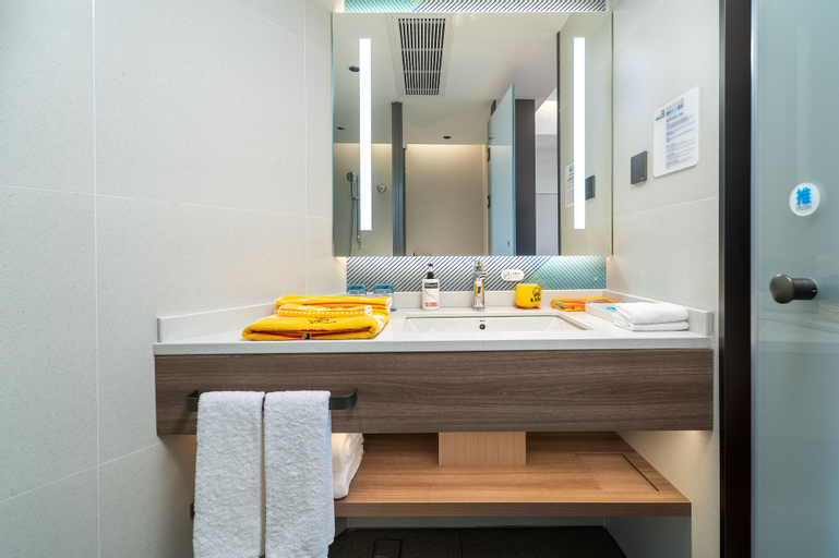 Bathroom 28