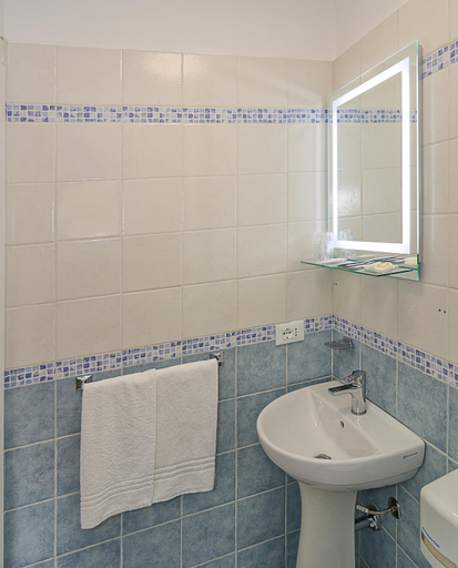 Bathroom 3, Hotel Storyville Business & Holiday, Massa Carrara