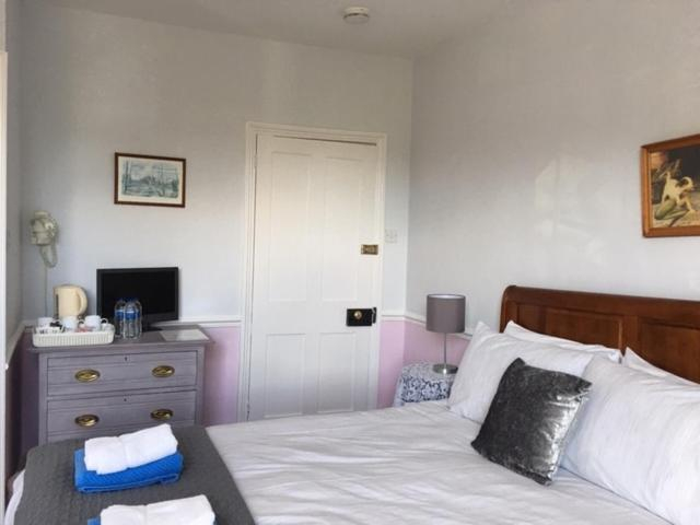 Bedroom 5, The Old Alma Inn Ltd, Kent