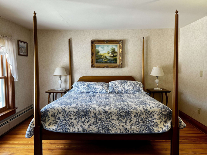 Bedroom 2, The Wayside Inn, Grafton