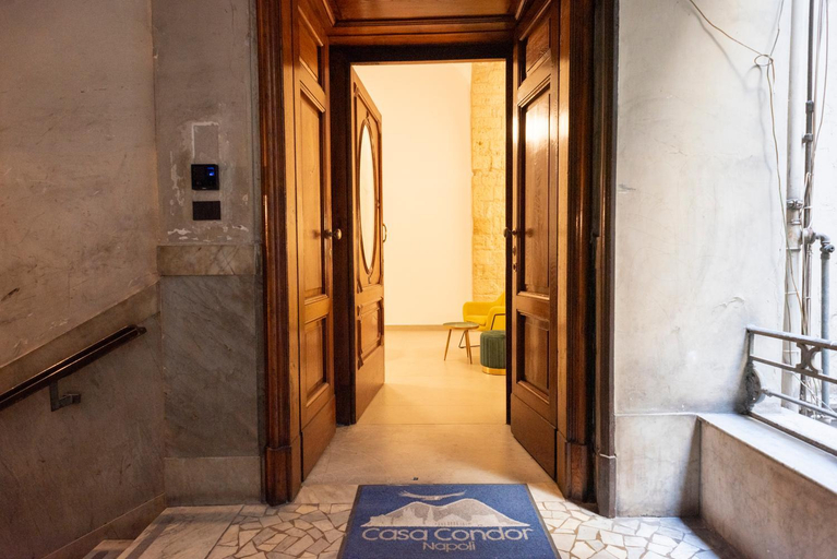 Others 3, Casa Condor, Napoli